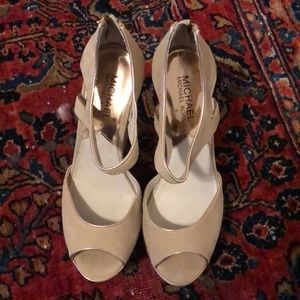 MICHAEL KORS Cream Wedges